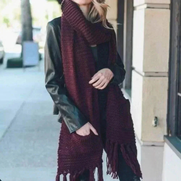 Sangria Pocketed Tassel Scarf - Picture 2 of 5